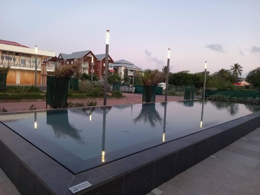 Les Pieds Dans L'Eau Chez Syl Apartment Le Moule Luaran gambar