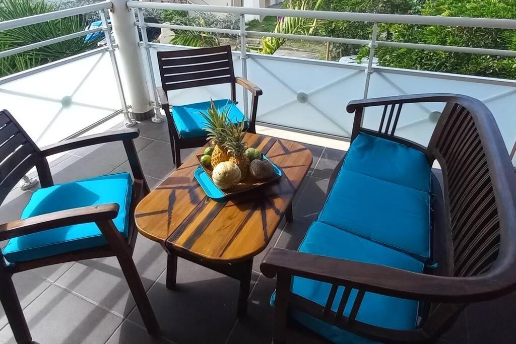 Les Pieds Dans L'Eau Chez Syl Apartment Le Moule Luaran gambar