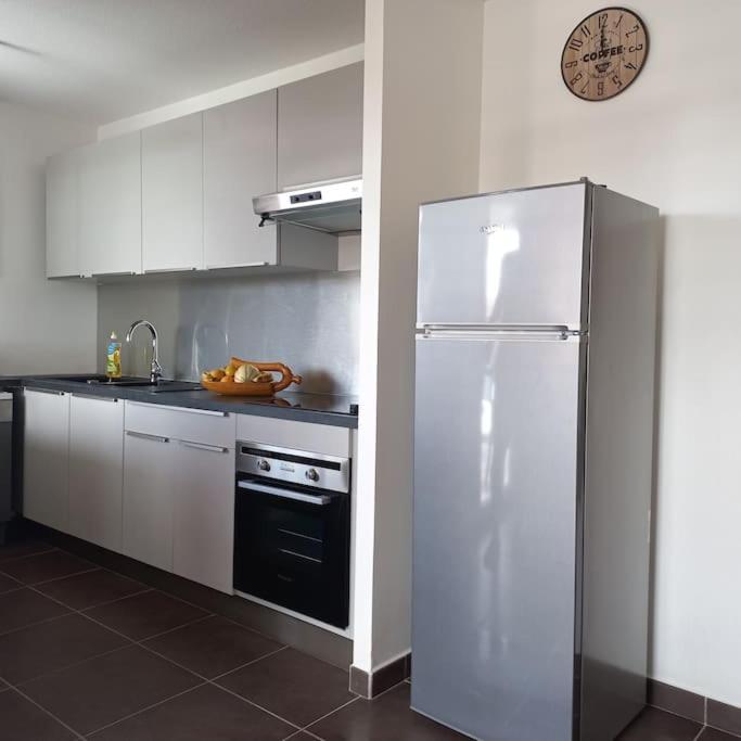 Les Pieds Dans L'Eau Chez Syl Apartment Le Moule Luaran gambar